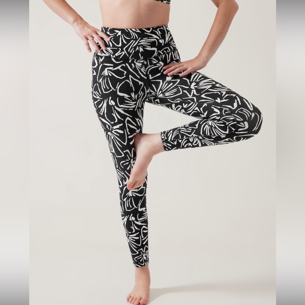 Athleta Elation Textured 7/8 Tight